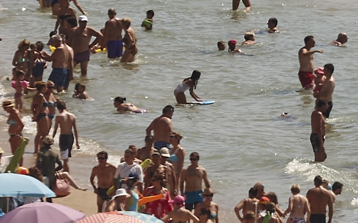 Crowded beach app
